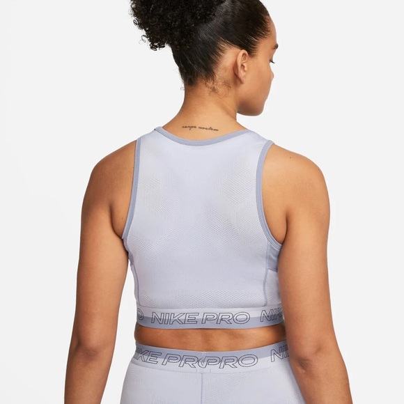 Nike Women's ProTraining Top & Bottom - Picture 5 of 16